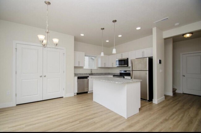 Photo - 1106 W 600 S