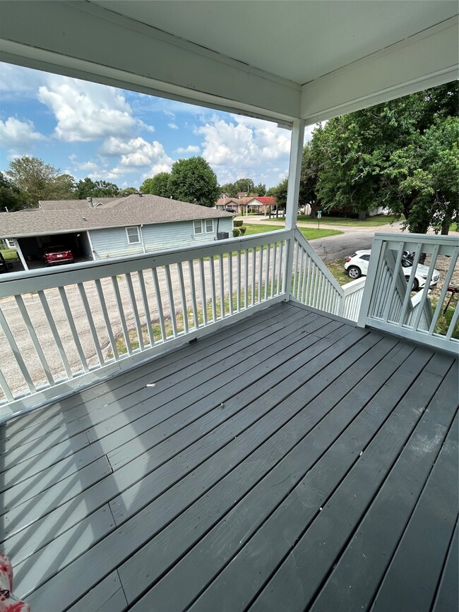 Photo - 502 Ave F