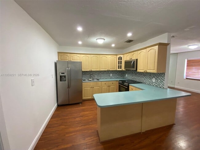 Photo - 141 SW 33rd Ave Unit 1