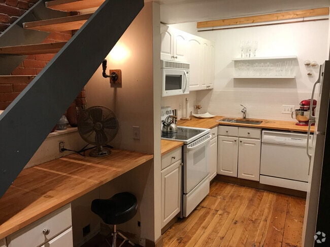 Building Photo - 99 Silver St Unit 1-3 Rental