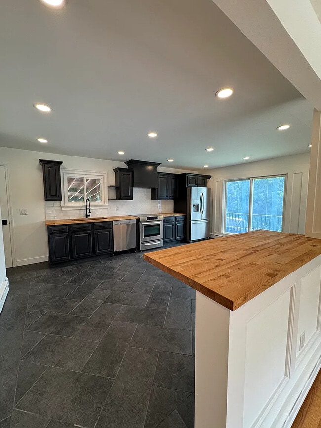 Building Photo - 23 Wolz Rd Unit A Rental