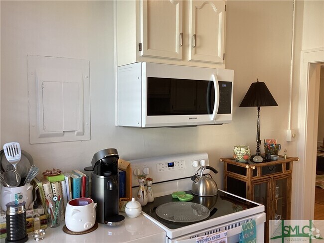 Building Photo - 114 E Jones St Rental