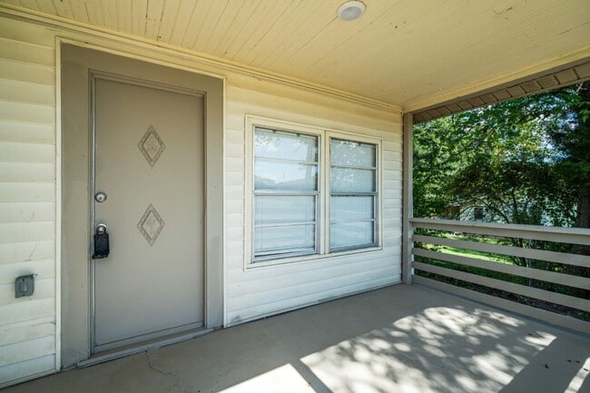 Photo - 1626 12th Ave N