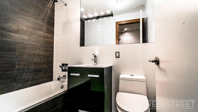 Photo - Jefferson Street Unidad 2L
