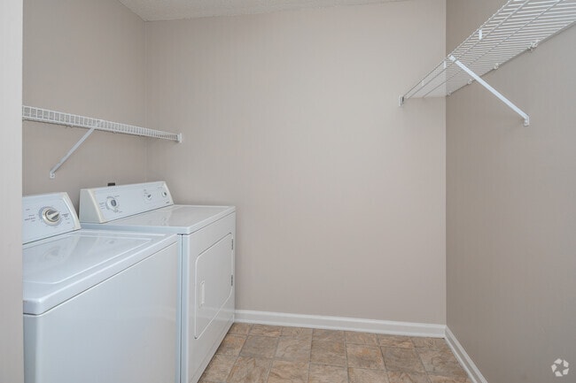 1BR, 1BA - 600SF - Walk-In Closet With In-Unit Laundry