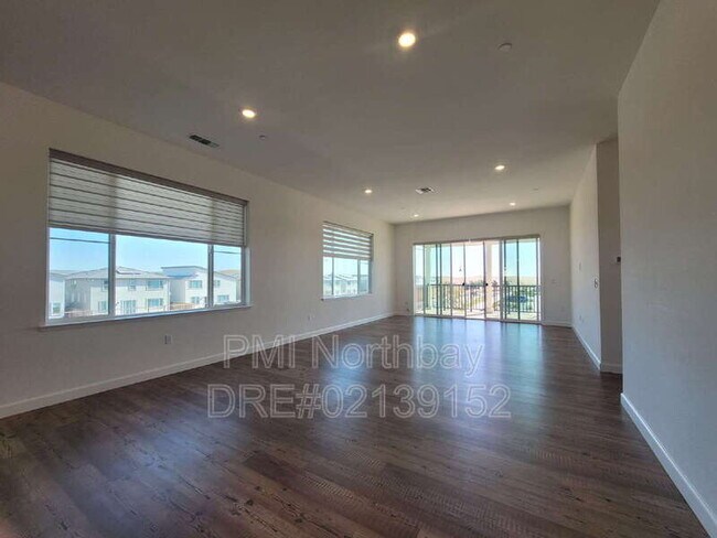 2466 Shore Vis