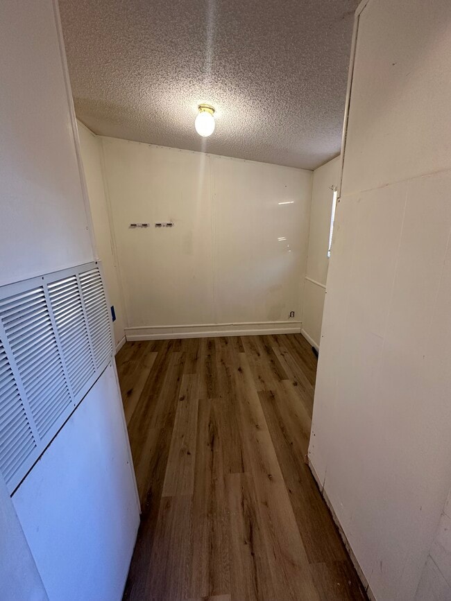 Photo - 1076 Breezewood Rd