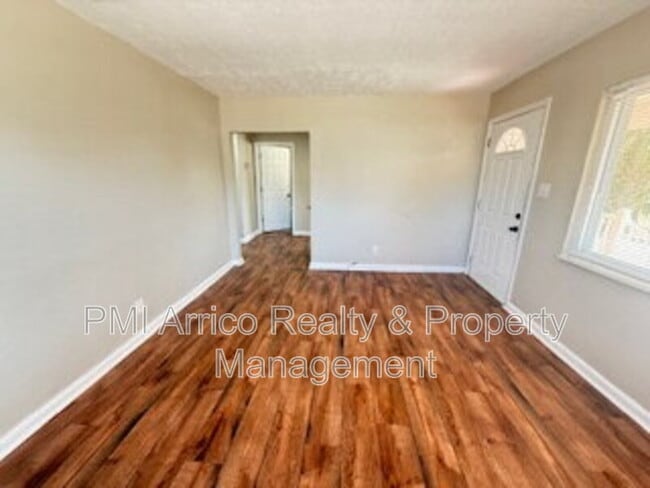 Photo - 2723 W State St