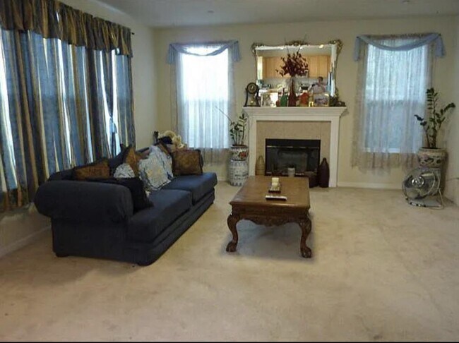 Photo - 1193 Saratoga Pl