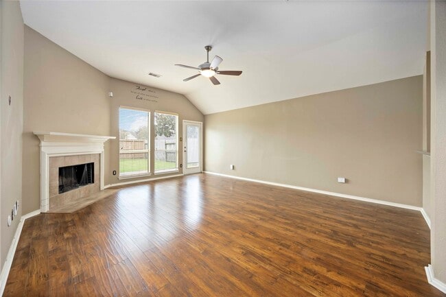 Building Photo - 2019 Shore Breeze Dr Rental