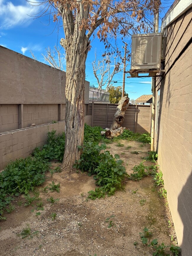 Photo - 558 E Avenue Q12 Unit 3 bedroom 1 bath home for rent