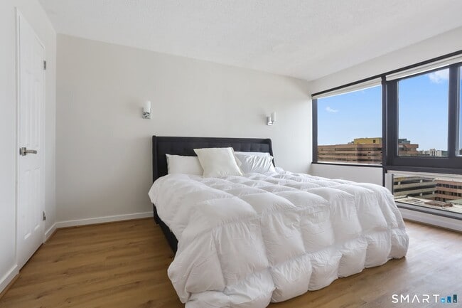 Photo - 127 Greyrock Pl Unidad 1205