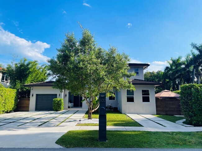 Photo - 500 NE 152nd St