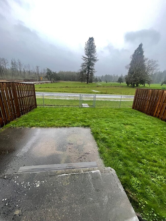 Photo - Large 2 Bedroom over looking the Golf Course! Unidad #2