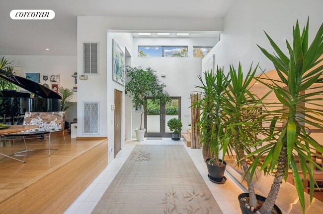 Photo - 10 Three Mile Harbor Hog Creek Rd