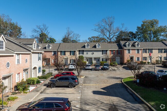 Building View - The Townhomes at Pinehollow