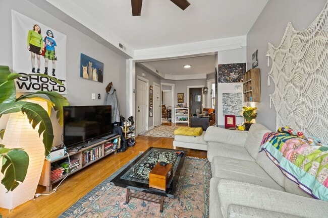 Building Photo - 2630 W Division St