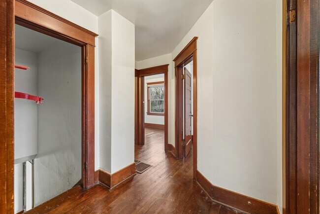 Photo - 1055 E Isaacs Ave