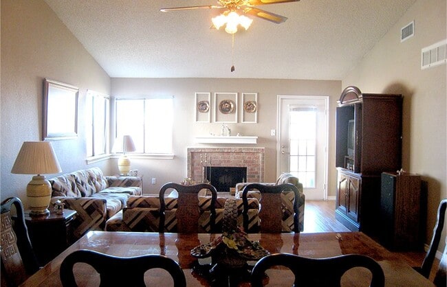 2406 High Hollow Dr
