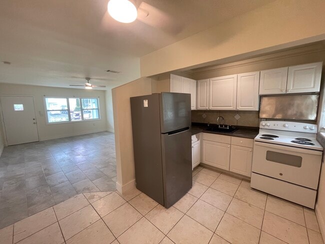 Photo - 2194 Ponce de Leon Cir