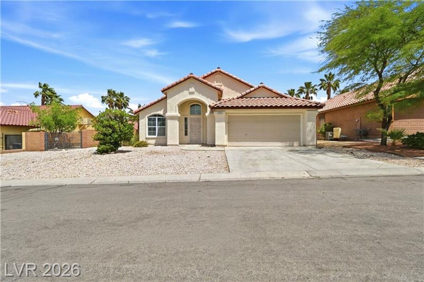 Beautiful single-story home featuring 3 bedrooms - Beautiful single-story home featuring 3 bedrooms