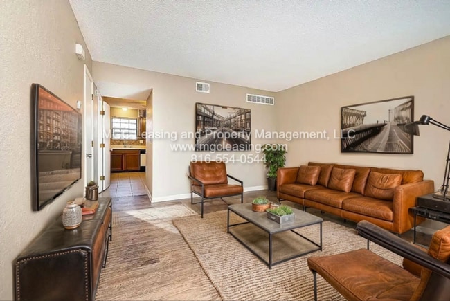 Building Photo - Spacious Townhome Living in the Heart of B...