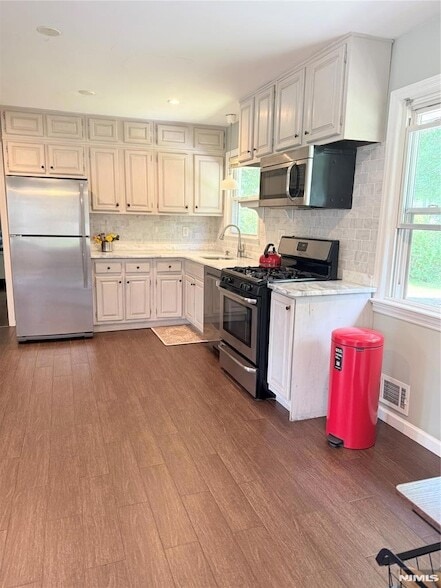 Photo - 180 W Orchard St