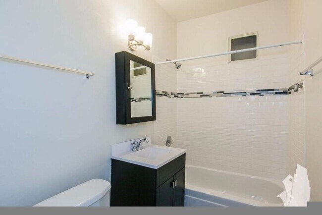 Photo - 724 W Roscoe St Unit 724-1N