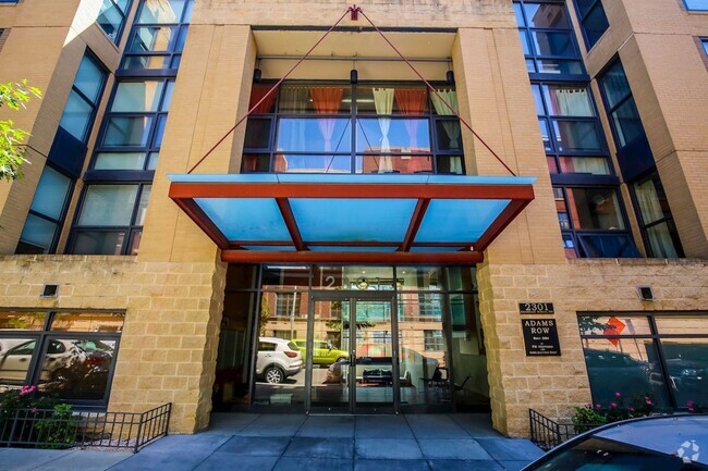 Building Photo - 2 bedroom 2 bath condo in Adams Morgan