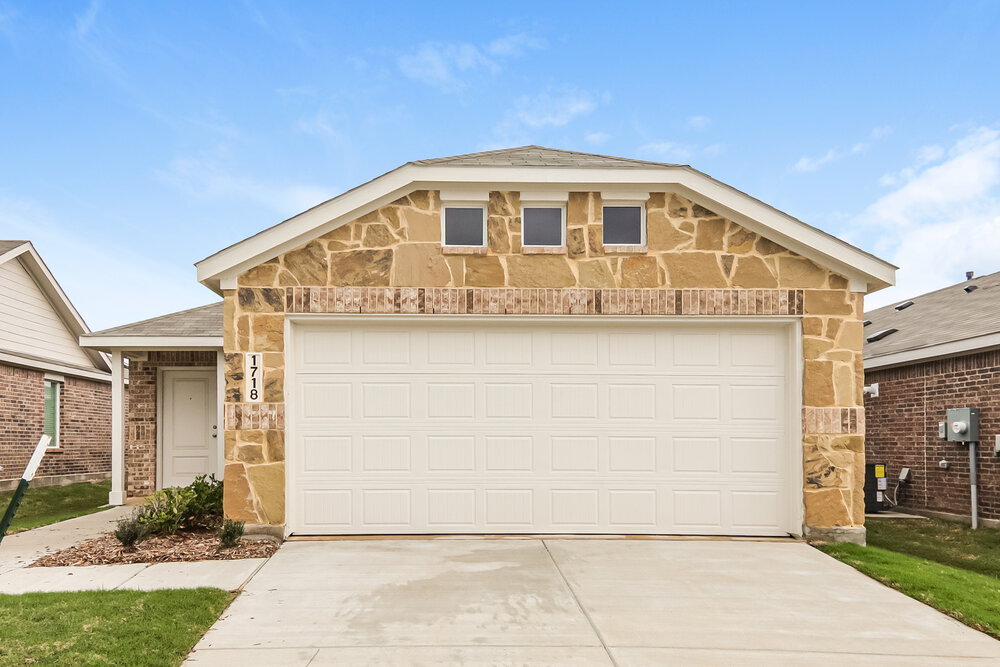 Photo - 1718 Crossbill St