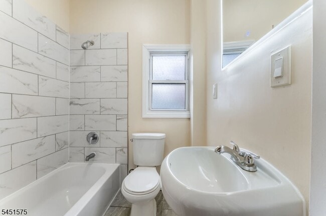 Photo - 473 Flagg St