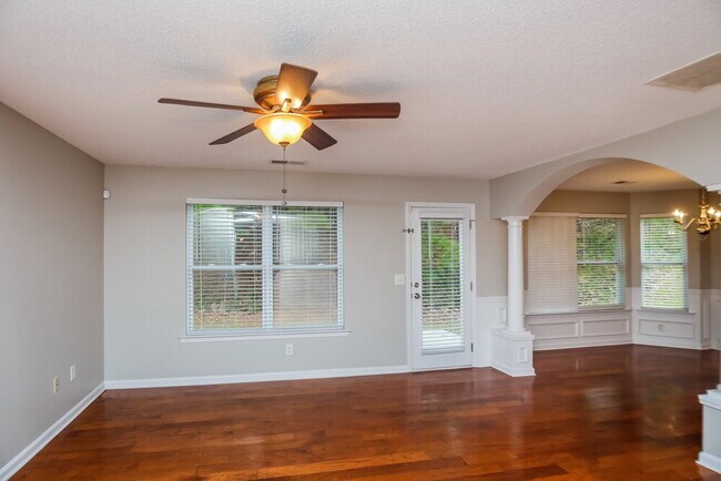 Photo - 156 Darbys Run Way