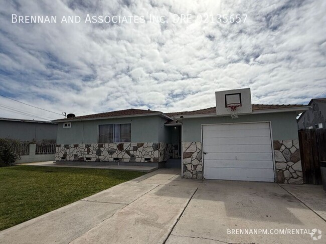 Building Photo - 3BR Home with Backyard & Parking in Nation...