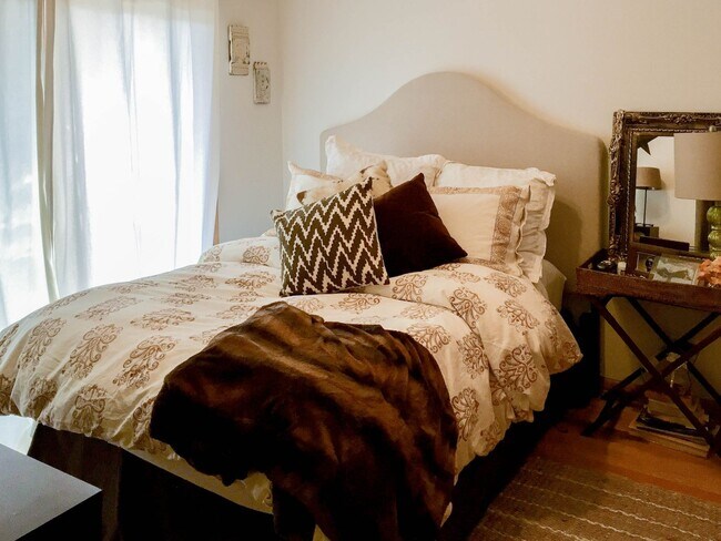 Photo - 1321 W Belmont Ave Unit 2