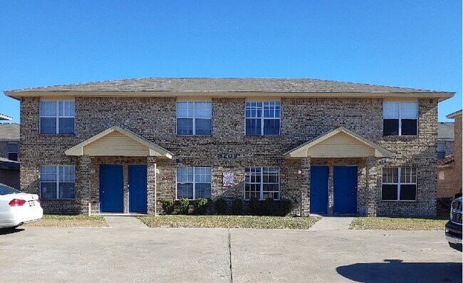 Photo - 3208 Hereford Ln Townhome