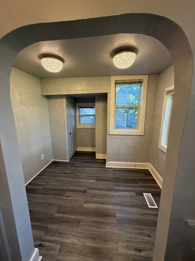 Comedor - 1504 W Dean Ave Casa Adosada