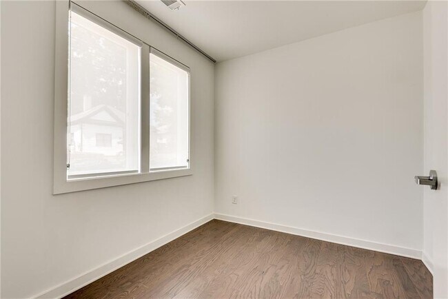 Photo - 415 Gartrell St SE