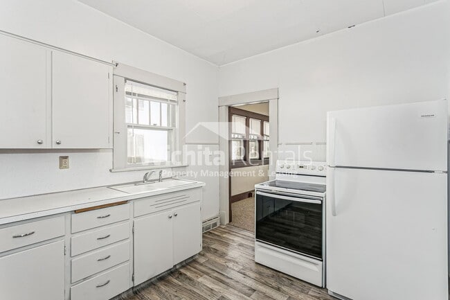 Photo - Newton house available for rent!