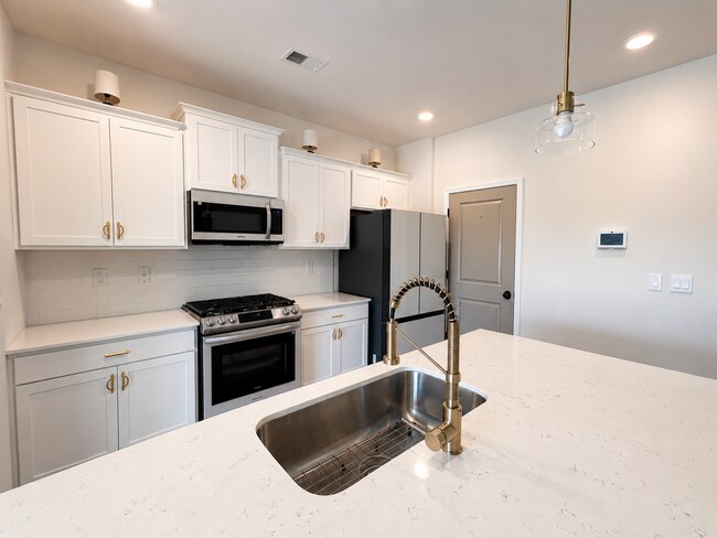 Photo - 676 Hollyrose Cir