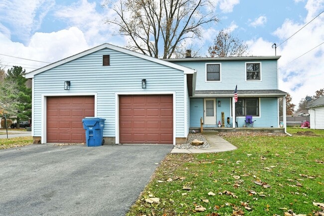 Building Photo - 460 &amp; 462 Fowler St Unit 462