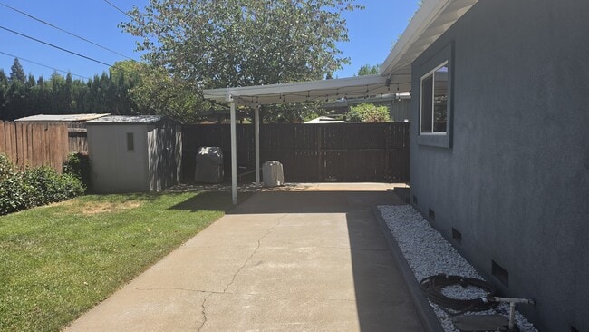 Photo - 888 Glenn St