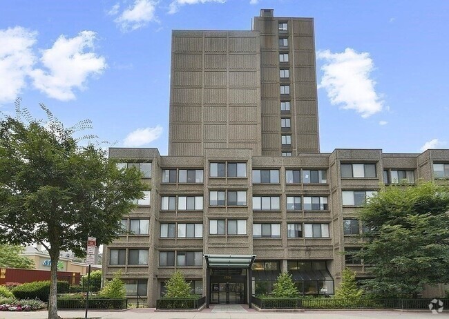 Building Photo - 1731 Beacon St Unit 422 Rental