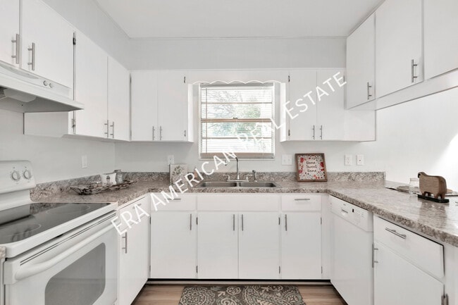 Photo - 131 Holmes Blvd NW