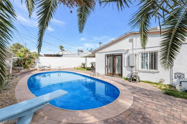 Photo - 1828 Hassett Ave