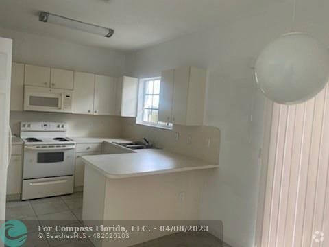 Building Photo - 2728 NE 3rd Ct Rental