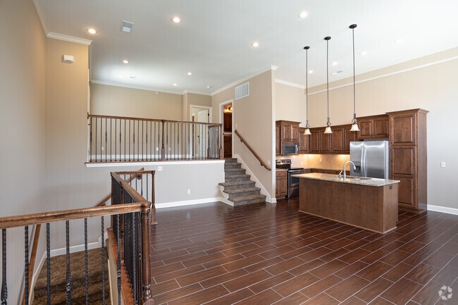 1BR, 1.5BA - 1195 SF