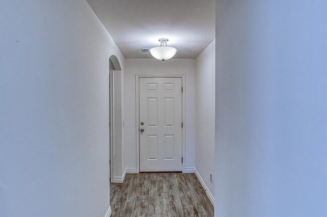 Photo - 15712 Bennett Dr