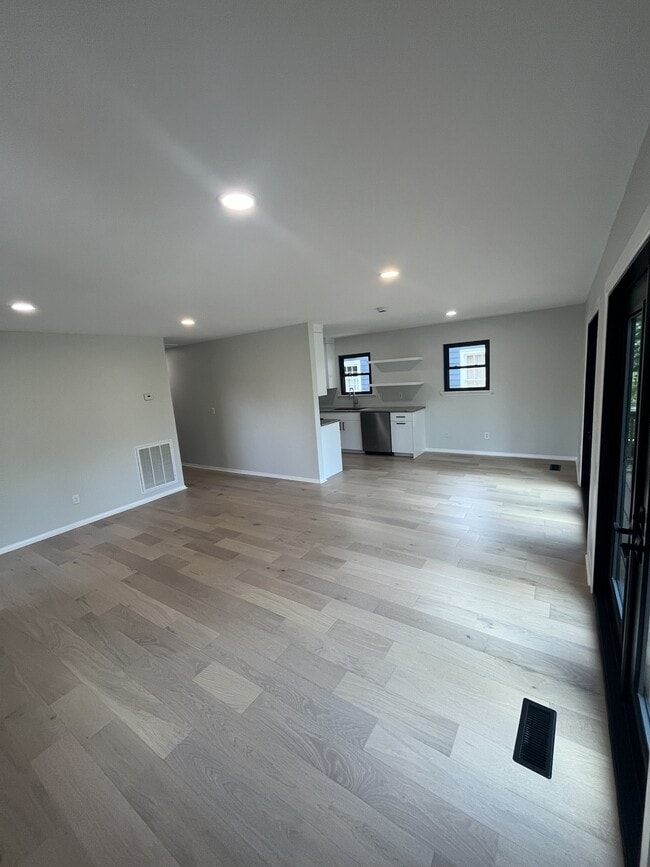 Photo - 220 Eveningside Dr