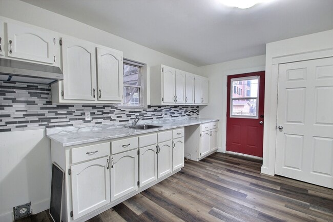 Building Photo - 142 Alma St Unit A