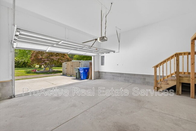 Photo - 615 Roland Dr